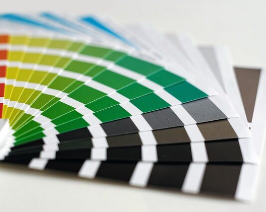 Jaka barwa światła do akwarium ciepła czy zimną? Jaka barwa światła do akwarium ciepła czy zimną?