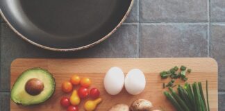 Jak dzielimy artykuły żywnościowe wykorzystywane w żywieniu człowieka? Jak dzielimy artykuły żywnościowe wykorzystywane w żywieniu człowieka?