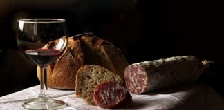 Jak zrobić kiełbasę w słoiku z galaretką? Jak zrobić kiełbasę w słoiku z galaretką?