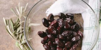 Czy można jeść kiszone ogórki z pomidorami? Czy można jeść kiszone ogórki z pomidorami?